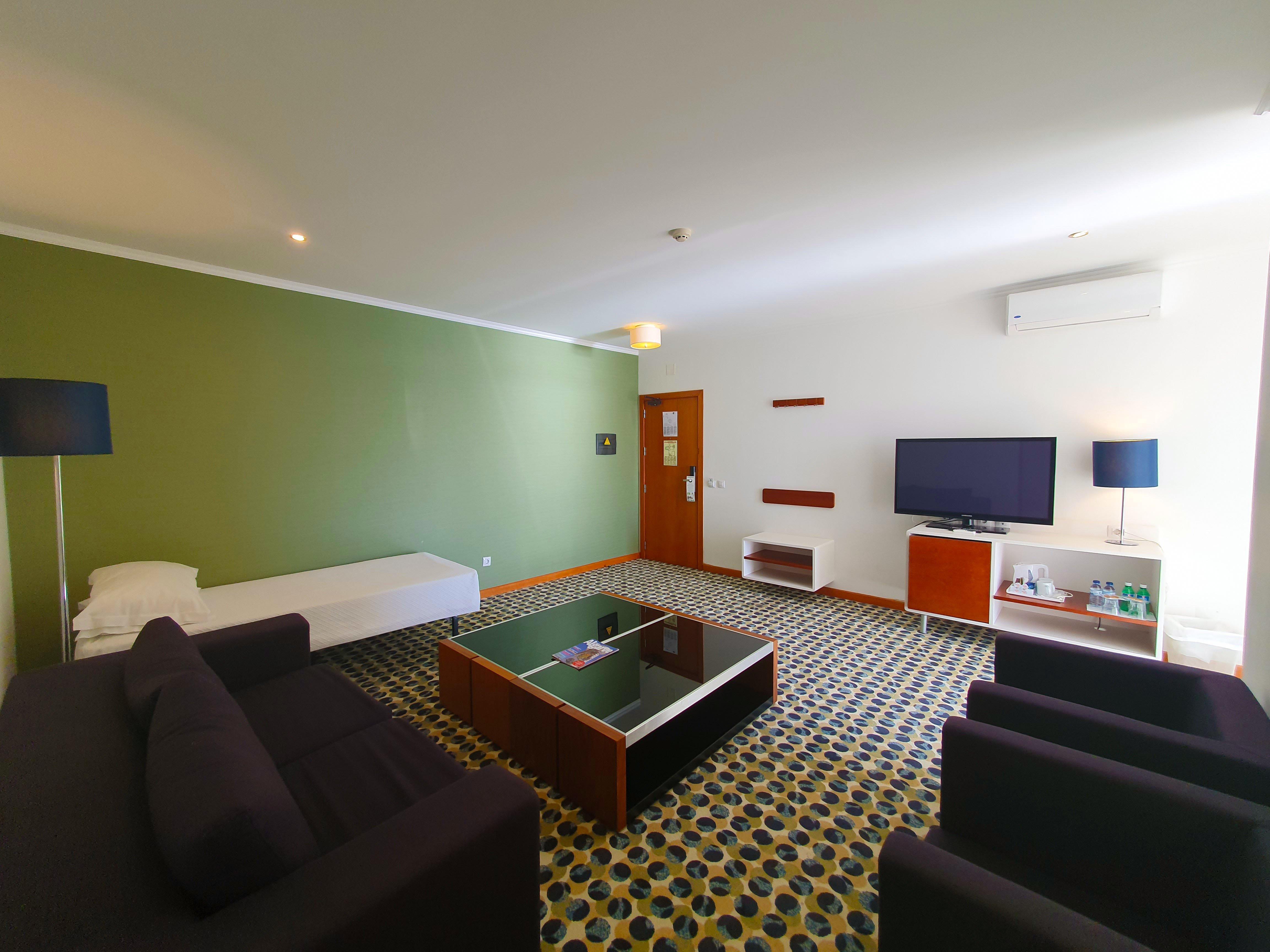 Holiday Inn Algarve - Armacao De Pera, An Ihg Hotel Экстерьер фото